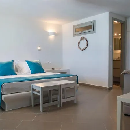 Paros Sleeps 4 Pool Air Con Wifi פארוס